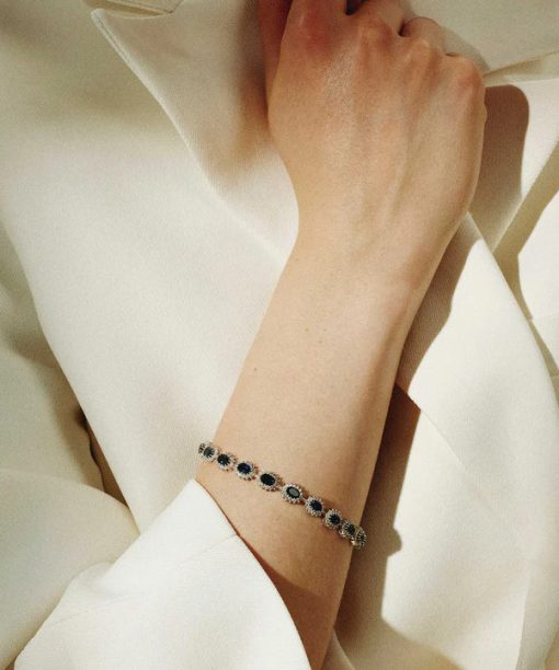 Alternative view of Armbånd i gull med diamant 2,5 ct WSI, hvittgull, hvitt gull, safir,