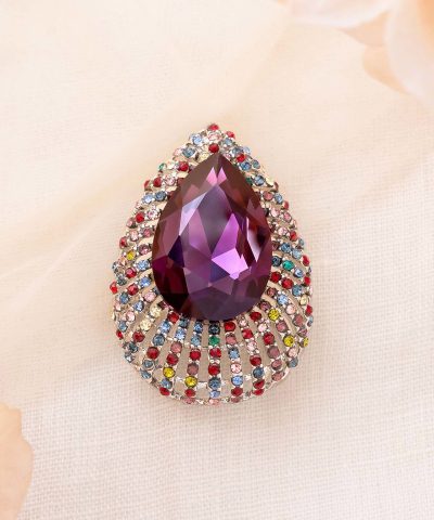 Alternative view of Brosje med lilla rhinestone