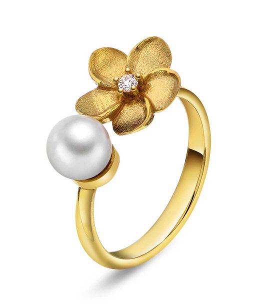 Ring i gull m/dia. 0,03 WSI , blomst , perle