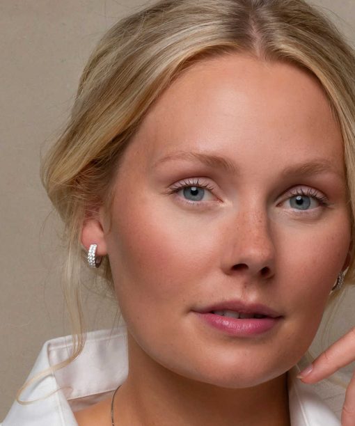 Alternative view of Julia øreringer i sølv med zirkonia