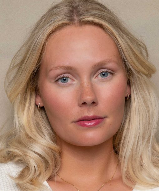 Alternative view of Tina øredobber i sølv med zirkonia