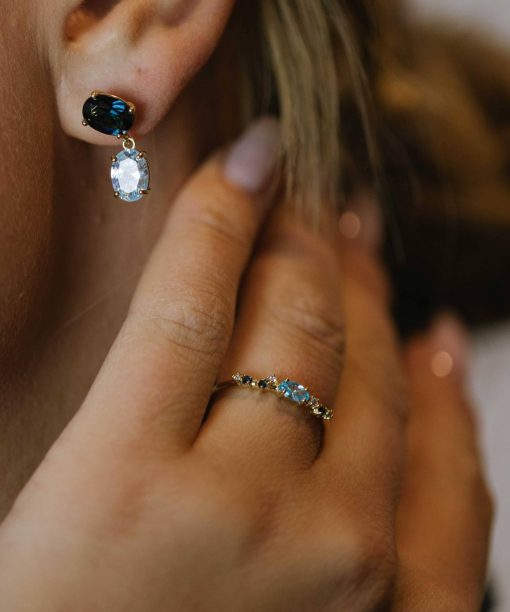 Alternative view of Gulldia Signatur Ring i sølv med blå zirkonia