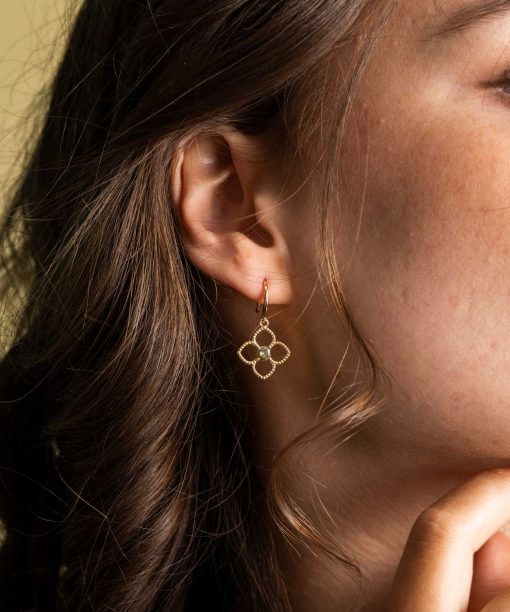 Alternative view of Ava øredobber i sølv med oliven zirkonia