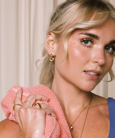 Alternative view of Frida Leonore - Heartline hoops i forgylt stål