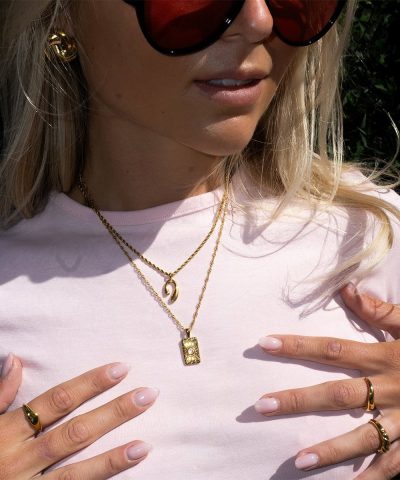 Alternative view of Frida Leonore - Fate necklace i forgylt stål med hvit sten