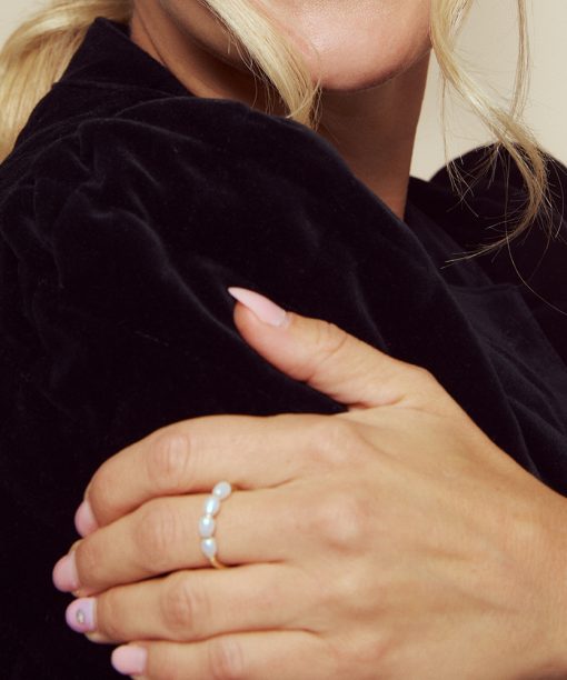 Alternative view of Sandra Lyng, Engledråper ring i sølv