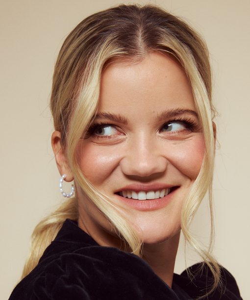 Alternative view of Sandra Lyng, Engledråper øreringer i sølv