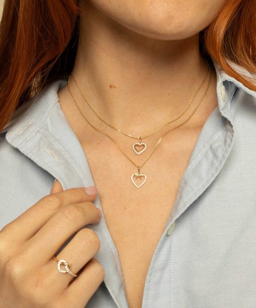 Alternative view of Hjertesmykke i gult gull med zirkonia