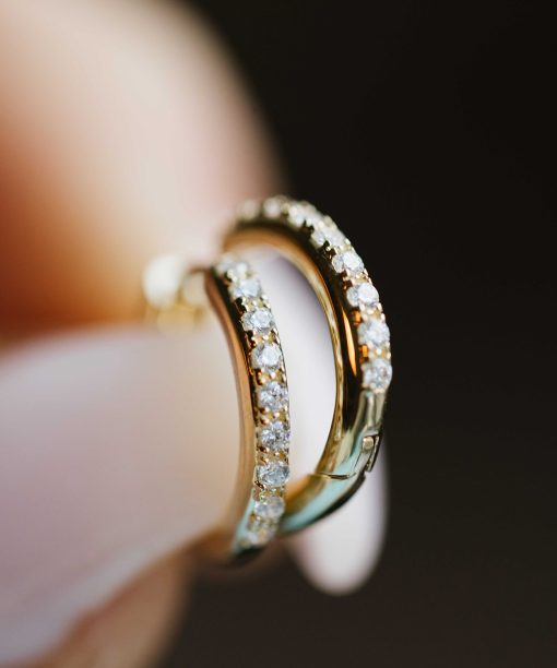 Alternative view of Øreringer i gull med zirkonia