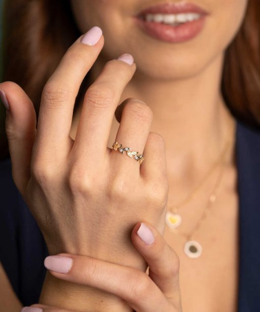 Alternative view of Ring i gull med zirkonia blader