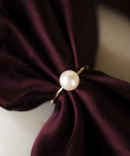 Alternative view of Gullring i gult gull med kultivert ferskvannsperle