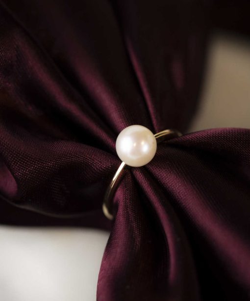 Alternative view of Gullring i gult gull med kultivert ferskvannsperle