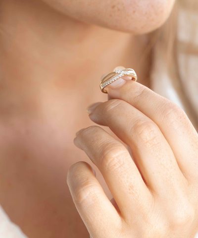 Alternative view of Ring i gult gull med diamant 0,21 ct W/P