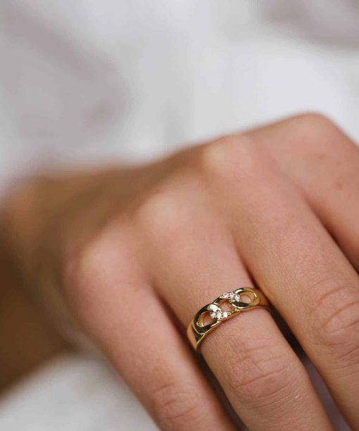 Alternative view of Nora Mørk by Gulldia Ring i sølv med zirkonia