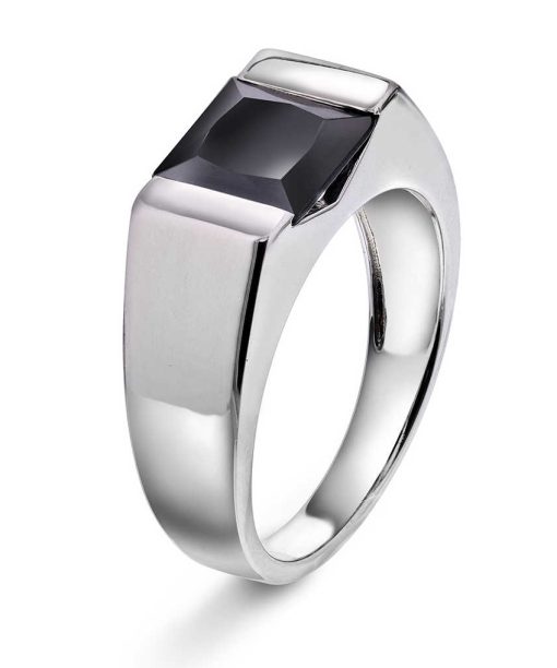 Ring i sølv med sort zirkonia