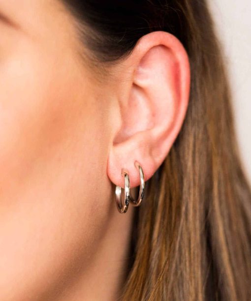 Alternative view of Øreringer i sølv (18mm)