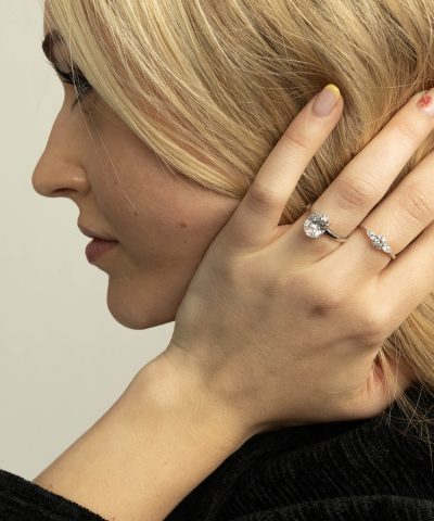 Alternative view of Lyra ring i sølv med zirkonia