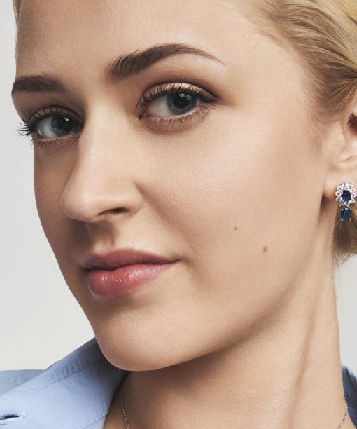 Alternative view of Royal øredobber i sølv med blå sten