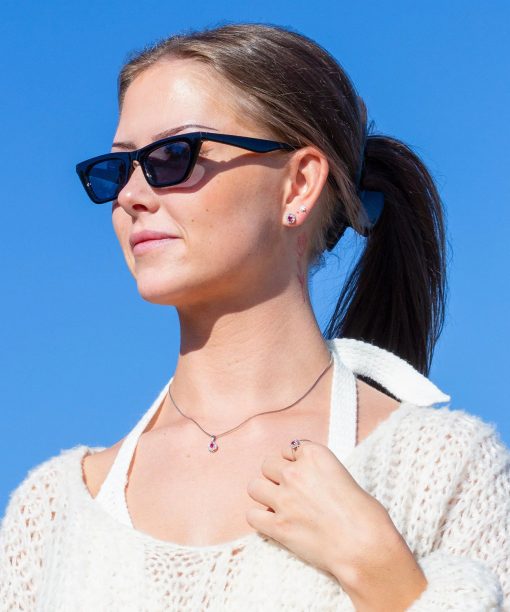 Alternative view of Diana Diamantanheng med rubin og diamanter 0.03ct TW/SI